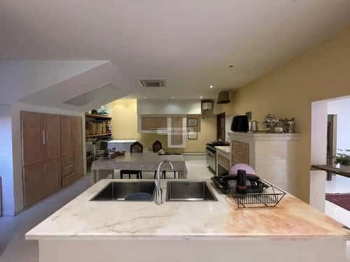 فيلا 600 متر مربع شرقية على شارع 15م العارض، شمال الرياض، الرياض