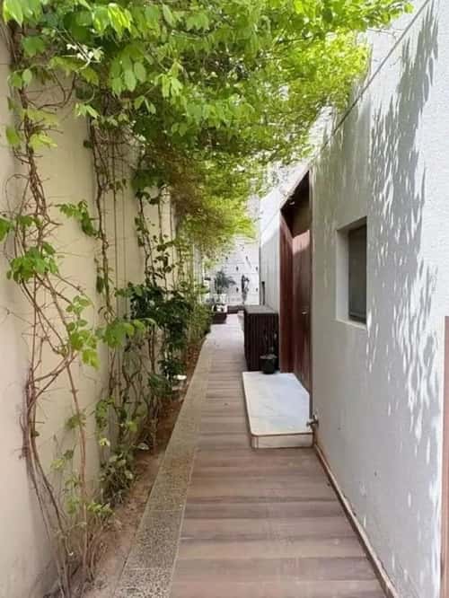 فيلا 500 متر مربع شرقية على شارع 20م النرجس، شمال الرياض، الرياض