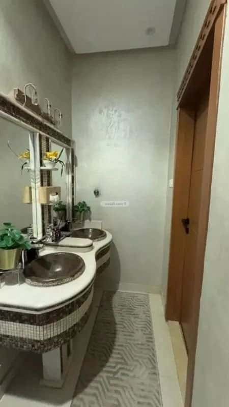 فيلا 250 متر مربع جنوبية على شارع 20م اليرموك، شرق الرياض، الرياض