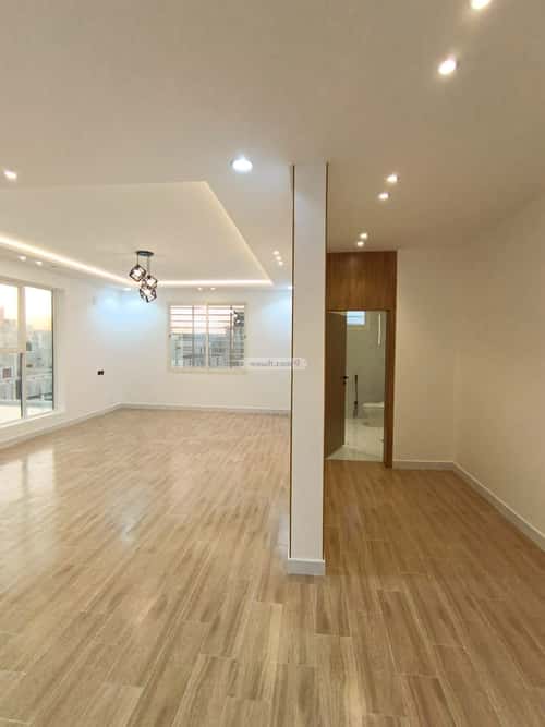 فيلا 450 متر مربع شرقية على شارع 20م النهضة، أحد رفيدة