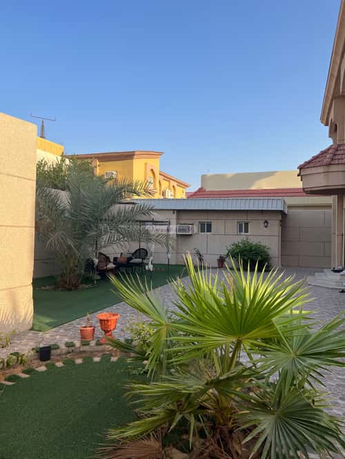 فيلا 567 متر مربع مع شقة واجهة شمالية قرطبة، رأس تنورة