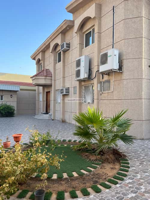 Villa 567 SQM with 1 Apartment Facing North Qurtubah, Ras Tanura