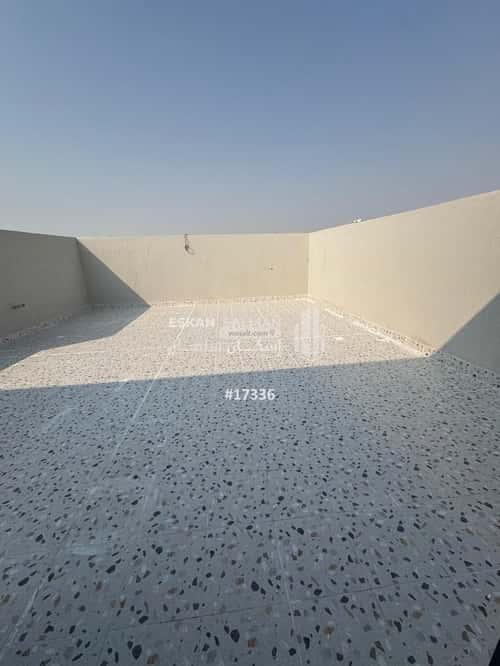 فيلا 200 متر مربع غربية على شارع 15م الصواري، الخبر