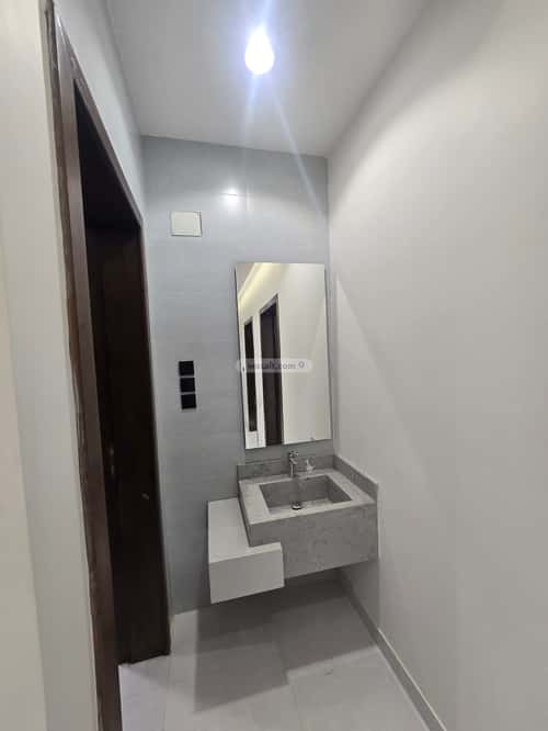 فيلا 273.6 متر مربع شرقية على شارع 30م التعاون، خميس مشيط