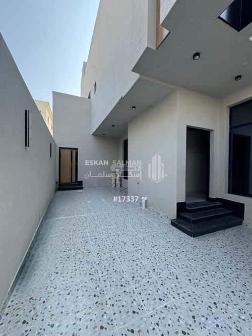 فيلا 200 متر مربع غربية على شارع 15م الصواري، الخبر