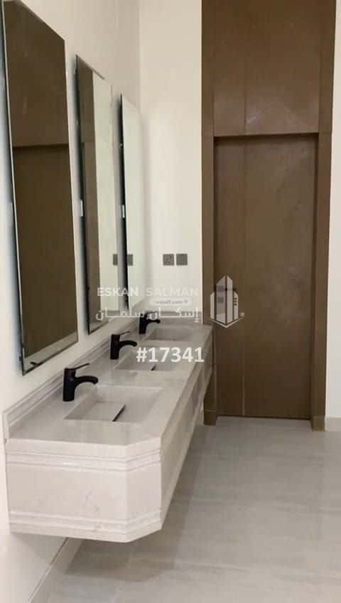 فيلا 500 متر مربع جنوبية على شارع 15م الزاهر، الخرج