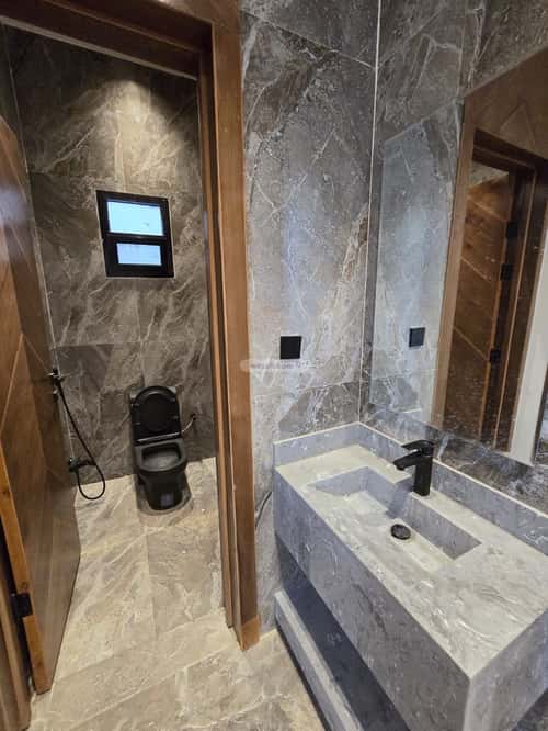 فيلا 245.19 متر مربع شرقية على شارع 18م عكاظ، جنوب الرياض، الرياض