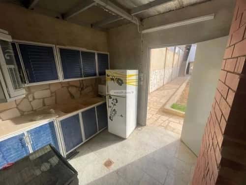 استراحة 2000 متر مربع شمالية على شارع 15م قريه ديراب، قريه ديراب