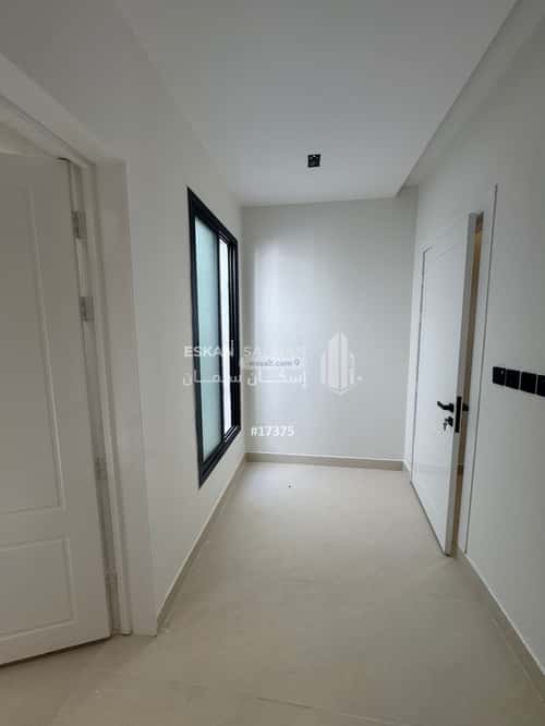 فيلا 300 متر مربع شرقية على شارع 20م الخليج، شرق الرياض، الرياض