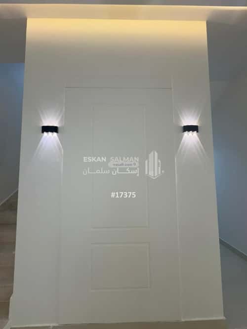 فيلا 300 متر مربع شرقية على شارع 20م الخليج، شرق الرياض، الرياض