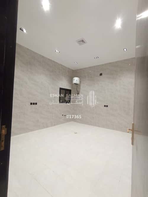 Floor 300 SQM with 5 Bedrooms Al-Janadriyah, East Riyadh, Riyadh
