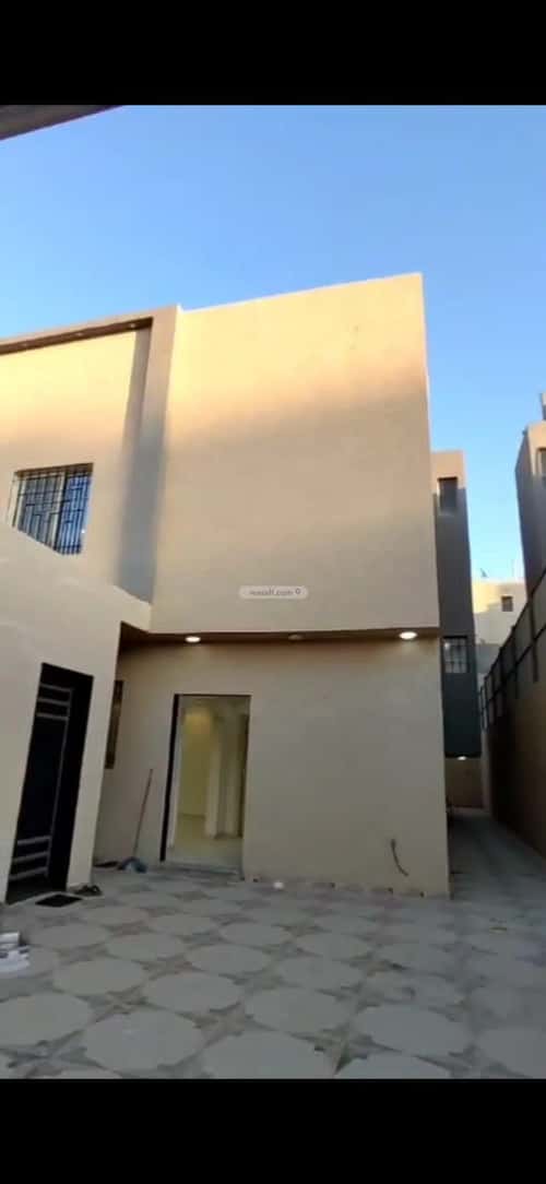فيلا 300 متر مربع شمالية على شارع 20م عكاظ، جنوب الرياض، الرياض