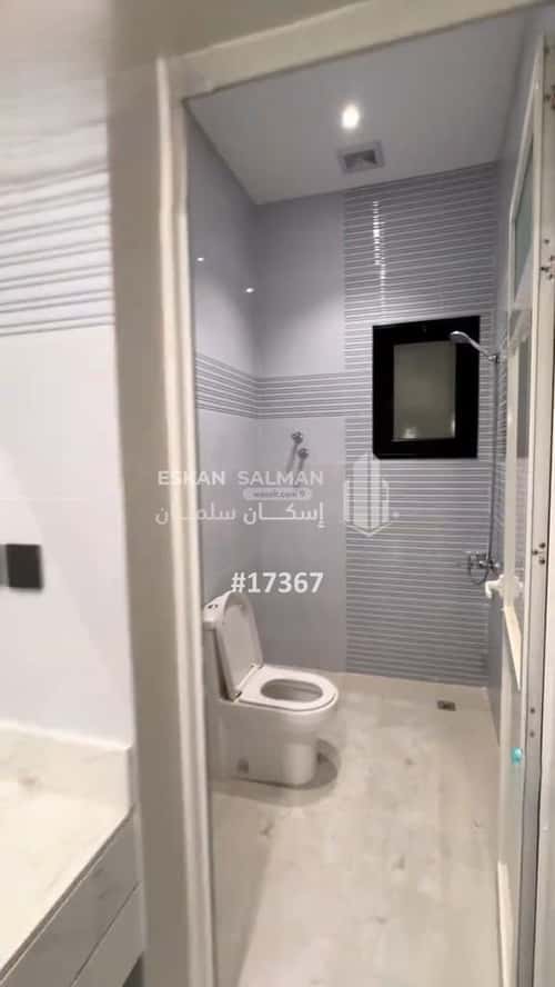 فيلا 250 متر مربع غربية على شارع 18م ضاحية الملك فهد، الدمام