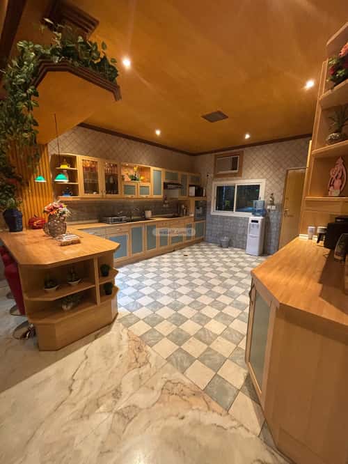 فيلا 600 متر مربع غربية على شارع 15م المروج، شمال الرياض، الرياض