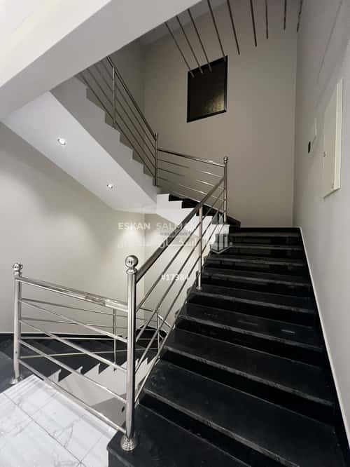 فيلا 341.8 متر مربع جنوبية على شارع 15م المروج، صامطة