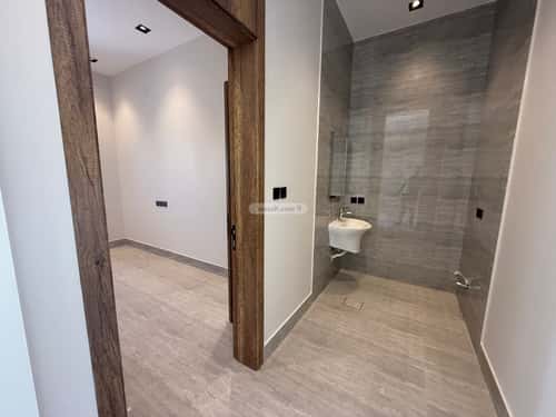 فيلا 210 متر مربع شرقية على شارع 15م العارض، شمال الرياض، الرياض