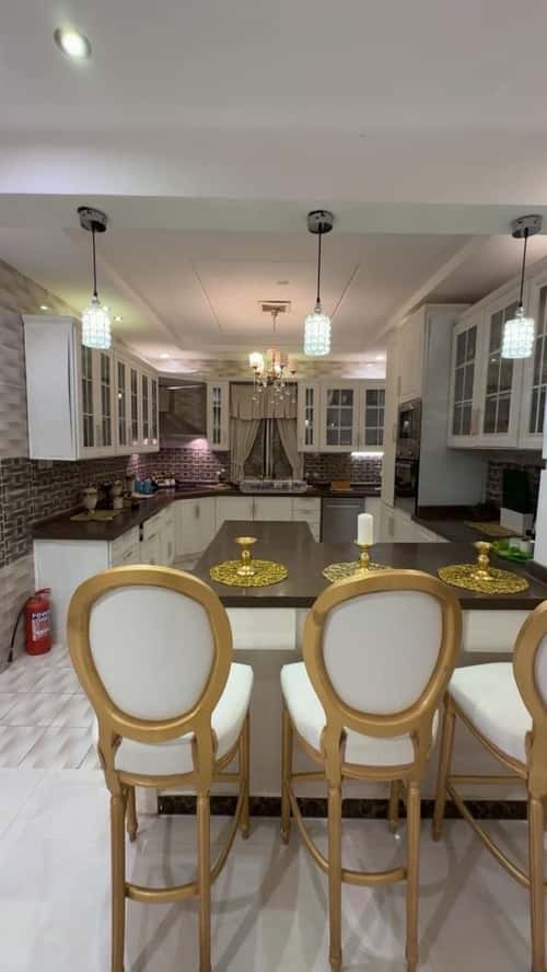 فيلا 500 متر مربع مع شقتين واجهة شرقية قرطبة، شرق الرياض، الرياض