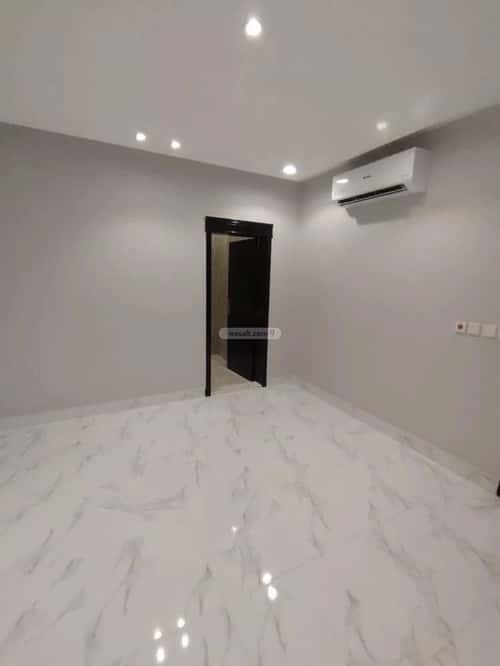 فيلا 250 متر مربع شمالية على شارع 16م الزمرد، شمال جدة، جدة