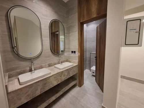 فيلا 210 متر مربع شرقية على شارع 18م العارض، شمال الرياض، الرياض