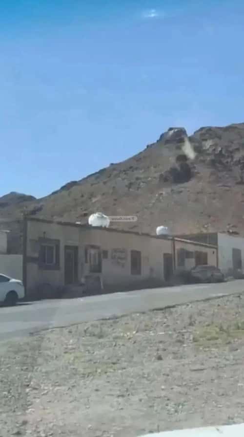 Floor 268 SQM with 6 Bedrooms Hayy Al-Wa'Irah, Madinah