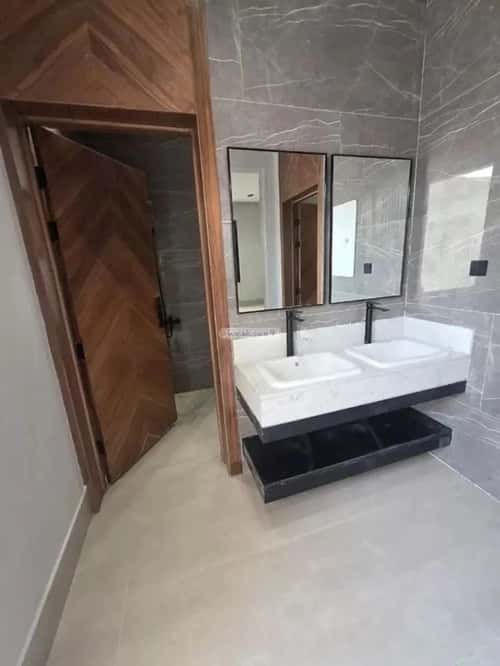 Floor 164 SQM with 5 bedrooms العريجاء الغربي، غرب الرياض، الرياض