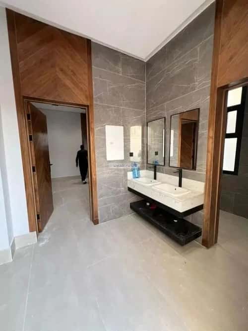 Floor 174 SQM with 5 bedrooms العريجاء الغربي، غرب الرياض، الرياض