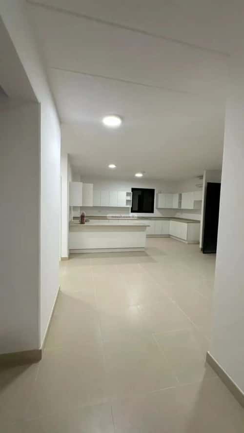 فيلا 300 متر مربع شرقية على شارع 15م سدرة، الرياض