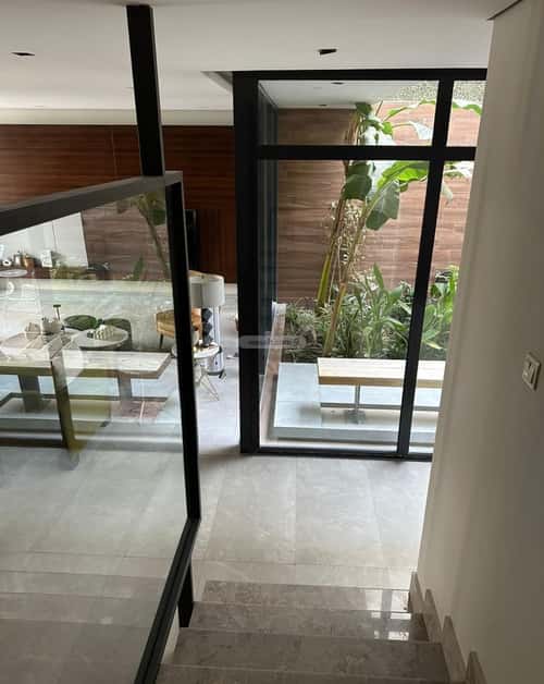 فيلا 280 متر مربع جنوبية على شارع 15م العارض، شمال الرياض، الرياض