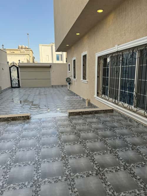 فيلا 600 متر مربع جنوبية على شارع 18م الشعلة، الدمام