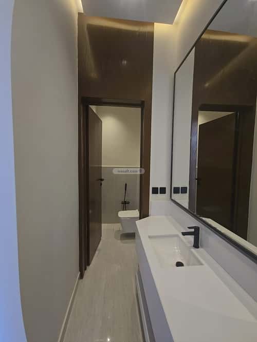 Floor with 5 Bedrooms Al Bayan, East Riyadh, Riyadh