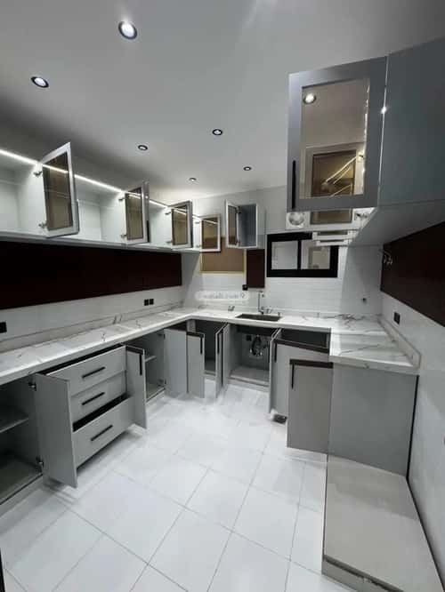 Apartment with 5 Bedrooms Al-Iskan, Samith