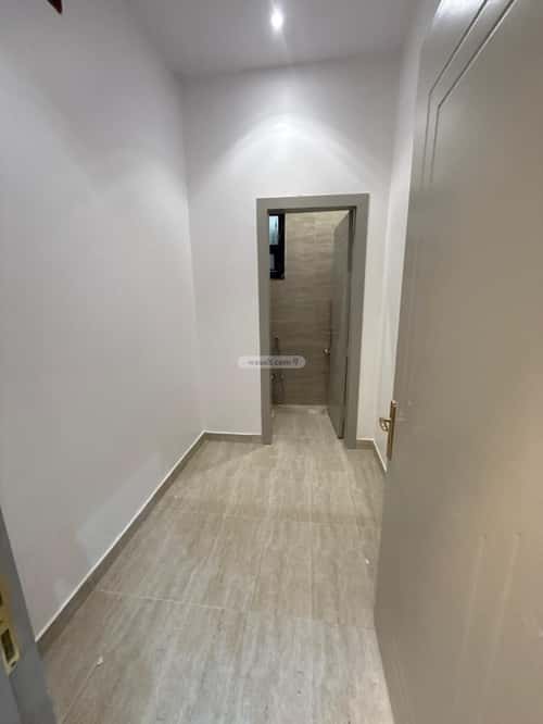 Floor with 5 Bedrooms Al Bayan, East Riyadh, Riyadh