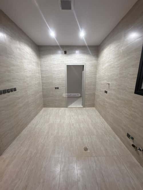 Floor with 5 Bedrooms Al Bayan, East Riyadh, Riyadh