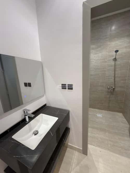 Floor with 5 Bedrooms Al Bayan, East Riyadh, Riyadh