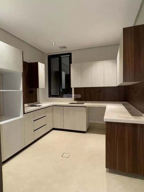 Apartment with 4 bedrooms الحمراء، الخبر