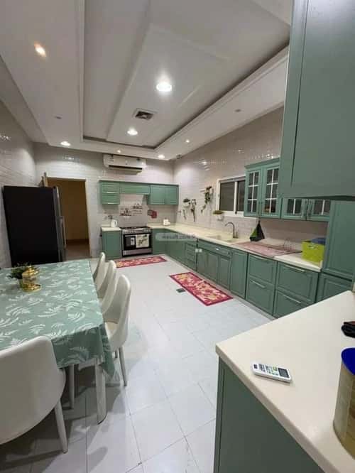 فيلا 300 متر مربع شرقية على شارع 20م عكاظ، جنوب الرياض، الرياض