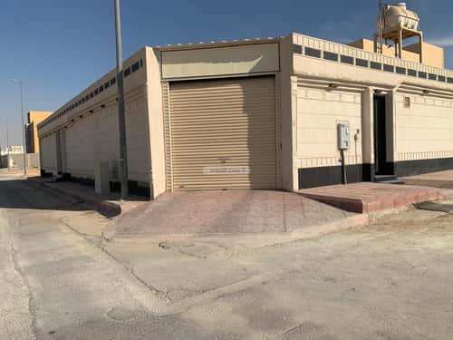Rest House 675 SQM Facing North on 15m Width Street Al Ulaya, Almuzahimih
