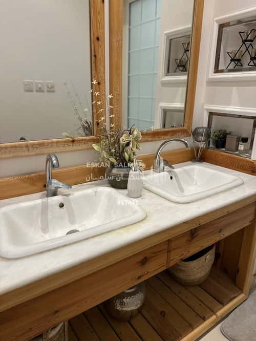 فيلا 260 متر مربع شرقية على شارع 15م الشفاء، حائل