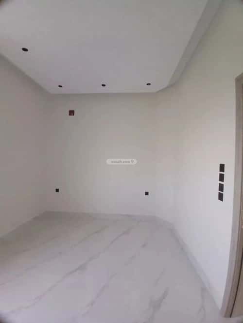 فيلا 300 متر مربع شرقية على شارع 15م العوالي، غرب الرياض، الرياض