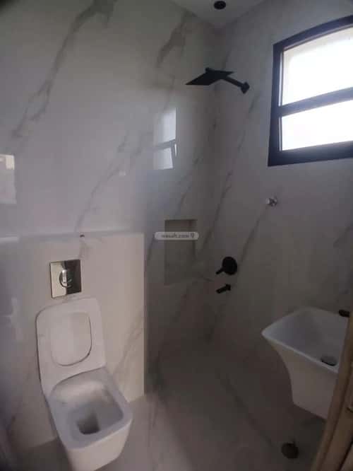 فيلا 300 متر مربع شرقية على شارع 15م العوالي، غرب الرياض، الرياض