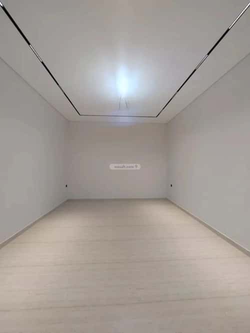 فيلا 300 متر مربع شرقية على شارع 15م العوالي، غرب الرياض، الرياض