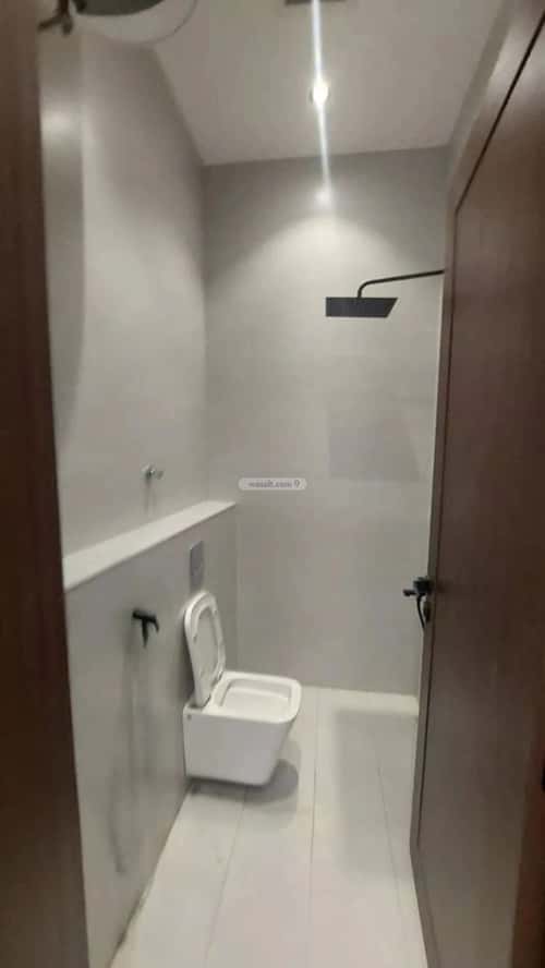 فيلا 300 متر مربع شرقية على شارع 15م العوالي، غرب الرياض، الرياض