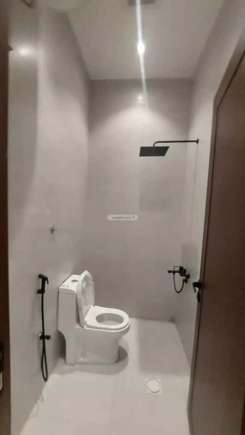 فيلا 300 متر مربع شرقية على شارع 15م العوالي، غرب الرياض، الرياض