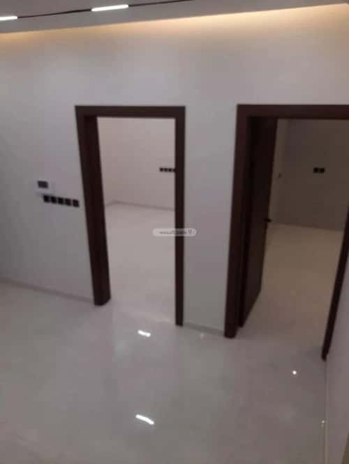 فيلا 300 متر مربع شرقية على شارع 15م العوالي، غرب الرياض، الرياض