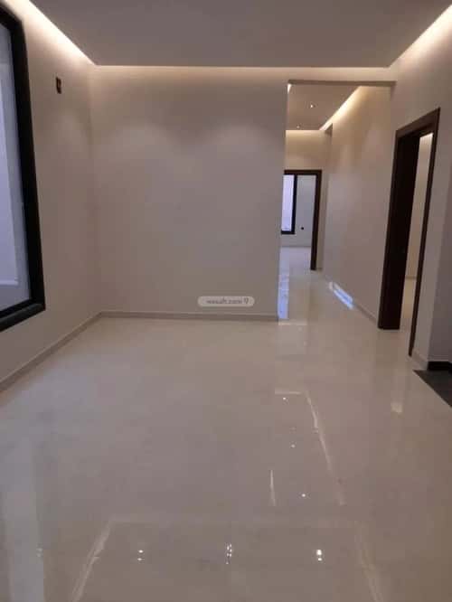 فيلا 300 متر مربع شرقية على شارع 15م العوالي، غرب الرياض، الرياض