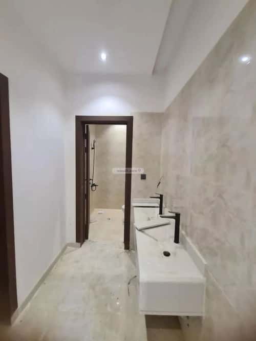 دور 3 غرف في عكاظ