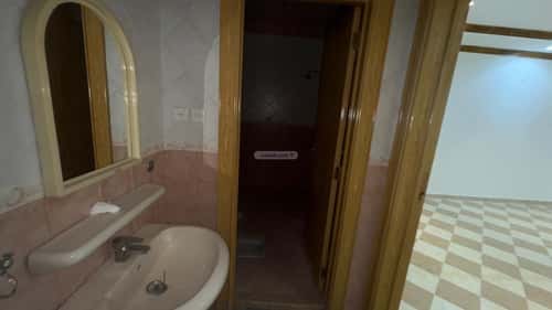 فيلا 200 متر مربع شرقية على شارع 15م العريجاء الغربي، غرب الرياض، الرياض