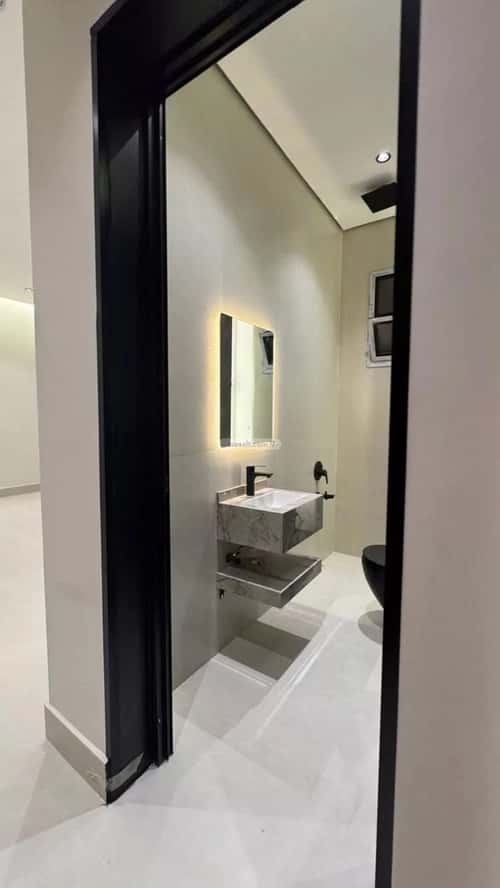 فيلا 400 متر مربع شرقية على شارع 15م الملك فهد، عنيزة