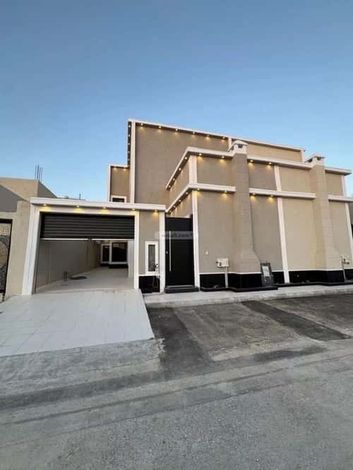 فيلا 250 متر مربع غربية على شارع 15م الملك فهد، عنيزة