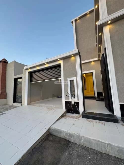 فيلا 250 متر مربع غربية على شارع 15م الملك فهد، عنيزة